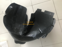 Chắn bùn lòng dè trước Ford Focus 2007-2008 LH TH Ford Focus 2009 1.8